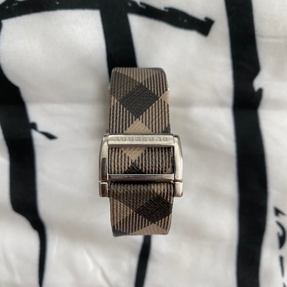 Authentic Burberry watch - Picture 2 of 5